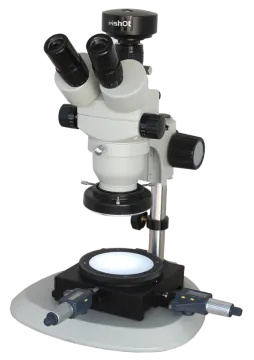a microscope that is sitting on top of a table