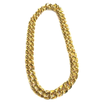 a gold chain necklace