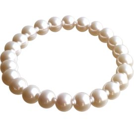 a white pearl bracelet
