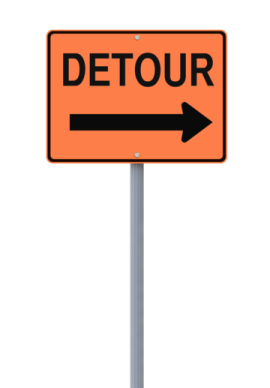 a street sign with the word detur on it
