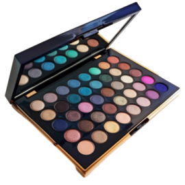 a close up of the eyeshadp palette