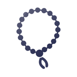 a black and white photo of a necklace
