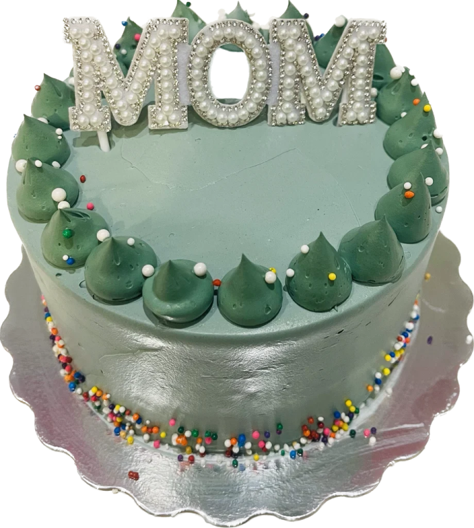 a cake with the word mom on it