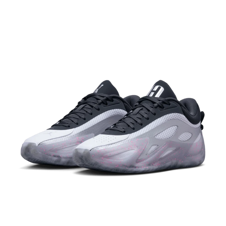the nike zoom low is available in black and white